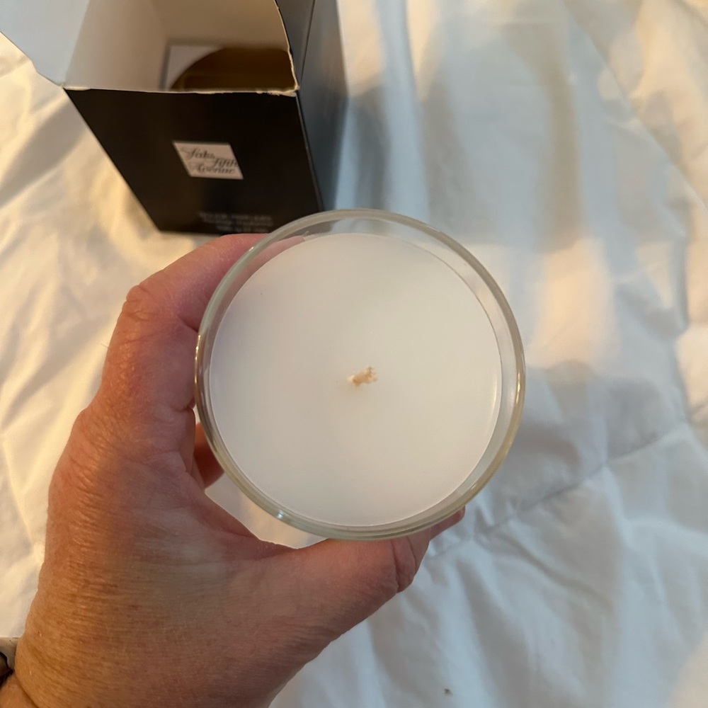 Sakes Fifth Avenue Candle - Picture 4 of 5